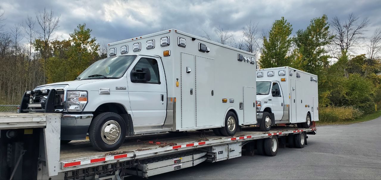Step-deck trailer for tall and oversized freight